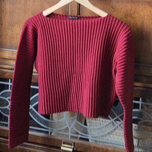 Stunning  Ribbed and cropped red Currant Merino Pull Garella